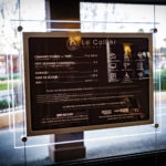 Cadres LED plexi suspendus par DreamPix pour Le Collier Hôtel-Restaurant